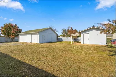 1424 T St, Springfield, OR 97477 - Photo 2