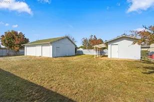 1424 T St, Springfield, OR 97477 - Photo 2