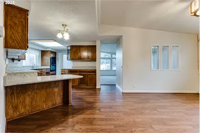 5320 Burke St, Eugene, OR 97402 - Photo 6