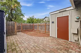 28 Lawrence St, Eugene, OR 97401 - Photo 32