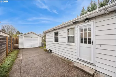 8524 N Saint Johns Ave, Portland, OR 97203 - Photo 34