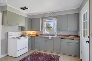 301 Alameda Ave, Astoria, OR 97103 - Photo 8