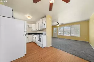 830 S 7th St, Cottage Grove, OR 97424 - Photo 8