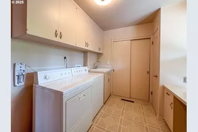 115 W Scenic Dr, The Dalles, OR 97058 - Photo 18