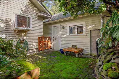 4234 SW Hume St, Portland, OR 97219 - Photo 28