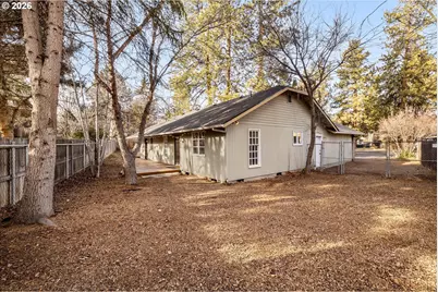 1843 SE Moorwood Ct, Bend, OR 97702 - Photo 26