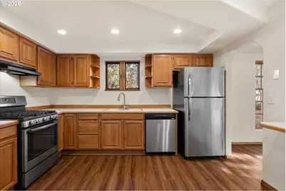 1843 SE Moorwood Ct, Bend, OR 97702 - Photo 8