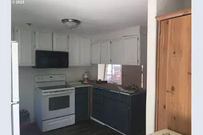 501 S 5th St, Springfield, OR 97477 - Photo 6