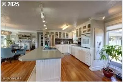 89796 Sea Breeze Dr, Warrenton, OR 97146 - Photo 18