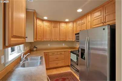 920 Hemlock St, Florence, OR 97439 - Photo 10