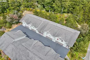 920 Hemlock St, Florence, OR 97439 - Photo 2