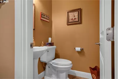 920 Hemlock St, Florence, OR 97439 - Photo 14