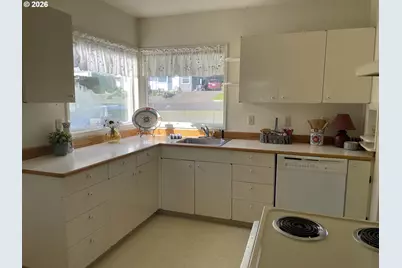 805 Birch Ave, Garibaldi, OR 97118 - Photo 4