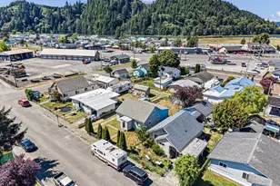 1057 Greenwood Ave, Reedsport, OR 97467 - Photo 12