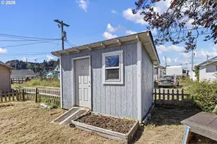 1057 Greenwood Ave, Reedsport, OR 97467 - Photo 22