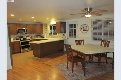 910 Easy St, Brookings, OR 97415 - Photo 16