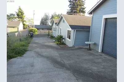 910 Easy St, Brookings, OR 97415 - Photo 8