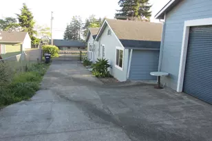 910 Easy St, Brookings, OR 97415 - Photo 8