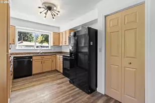 601 SE 135th Ave, Portland, OR 97233 - Photo 4