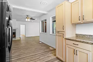 601 SE 135th Ave, Portland, OR 97233 - Photo 6