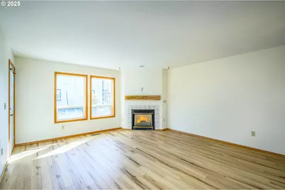 824 NE Ashby Ct, McMinnville, OR 97128 - Photo 10