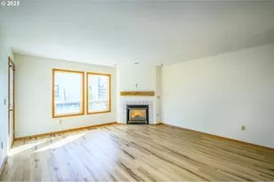 824 NE Ashby Ct, McMinnville, OR 97128 - Photo 10