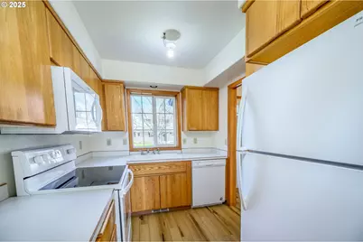 824 NE Ashby Ct, McMinnville, OR 97128 - Photo 8