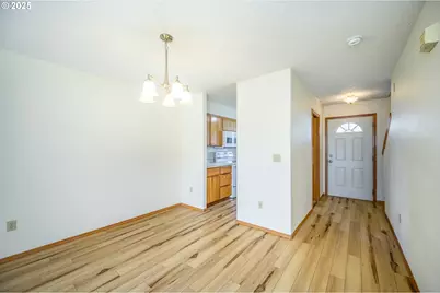 824 NE Ashby Ct, McMinnville, OR 97128 - Photo 14