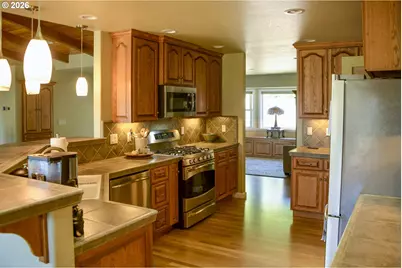 3952 Del Rio Rd, Roseburg, OR 97471 - Photo 4