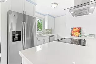 6824 N Commercial Ave, Portland, OR 97202 - Photo 16