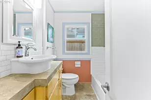 6824 N Commercial Ave, Portland, OR 97202 - Photo 28