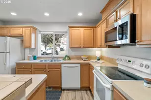 38800 Cascadia Village Dr, Sandy, OR 97055 - Photo 12