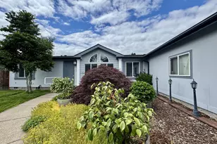 962 Rainbow Dr, Springfield, OR 97477 - Photo 4