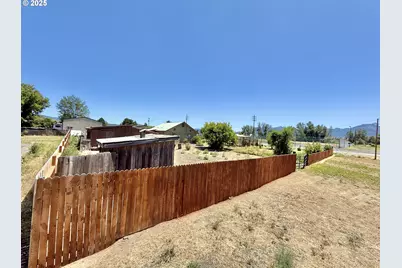 138 W 12th St, Prairie City, OR 97869 - Photo 6