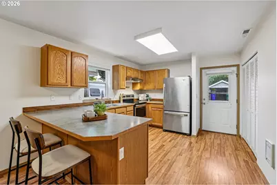 5026 N Cecelia St, Portland, OR 97203 - Photo 8