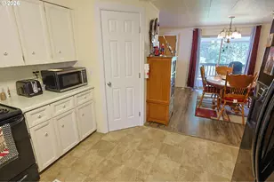 525 Village Pines Way, Coos Bay, OR 97420 - Photo 12