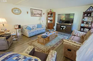 525 Village Pines Way, Coos Bay, OR 97420 - Photo 8
