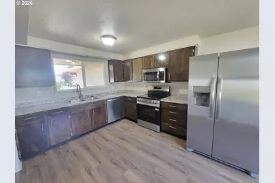 778 V St, Springfield, OR 97477 - Photo 8