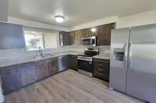 778 V St, Springfield, OR 97477 - Photo 8