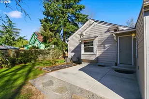 2310 SW Dolph Ct, Portland, OR 97219 - Photo 26