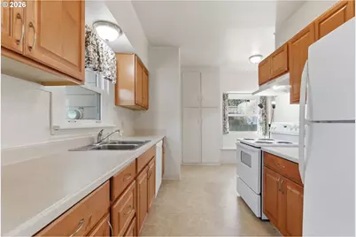 2310 SW Dolph Ct, Portland, OR 97219 - Photo 10