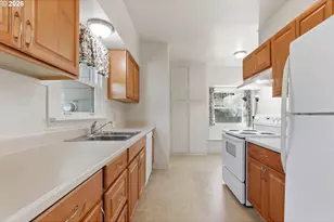 2310 SW Dolph Ct, Portland, OR 97219 - Photo 10