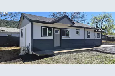 119 Walnut St, Myrtle Creek, OR 97457 - Photo 1