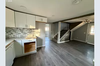 2056 NE Oswego Ave, Roseburg, OR 97470 - Photo 6