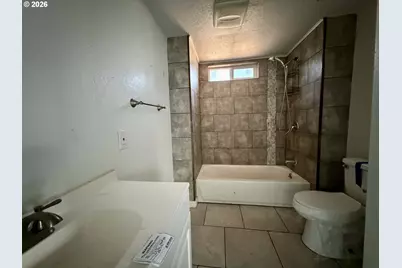 2056 NE Oswego Ave, Roseburg, OR 97470 - Photo 18