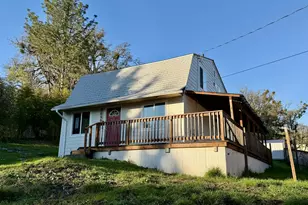 2056 NE Oswego Ave, Roseburg, OR 97470 - Photo 1