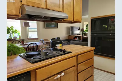 1523 NW Thompson Way, Grants Pass, OR 97526 - Photo 14