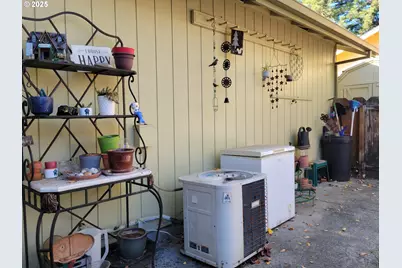 1523 NW Thompson Way, Grants Pass, OR 97526 - Photo 36