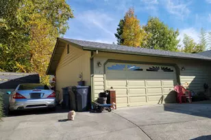1523 NW Thompson Way, Grants Pass, OR 97526 - Photo 2
