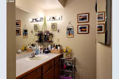 1523 NW Thompson Way, Grants Pass, OR 97526 - Photo 28